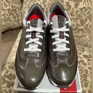 New balance, walking shoes